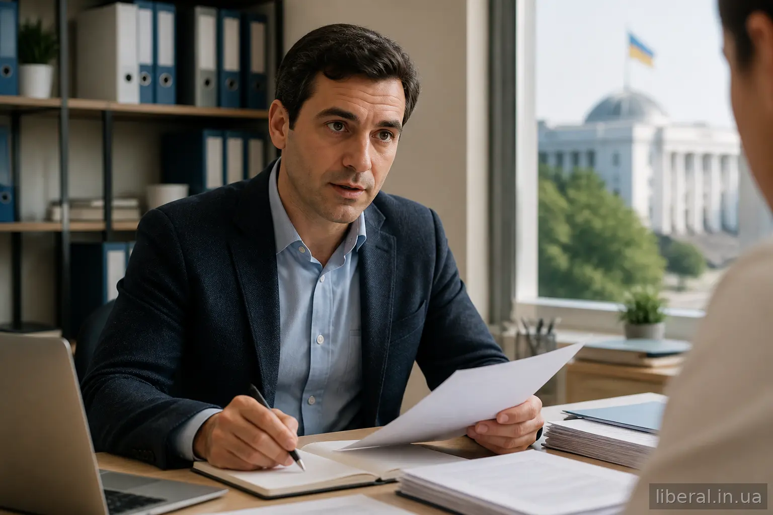 Публічна служба простими словами: хто такі держслужбовці і чим вони відрізняються від політиків