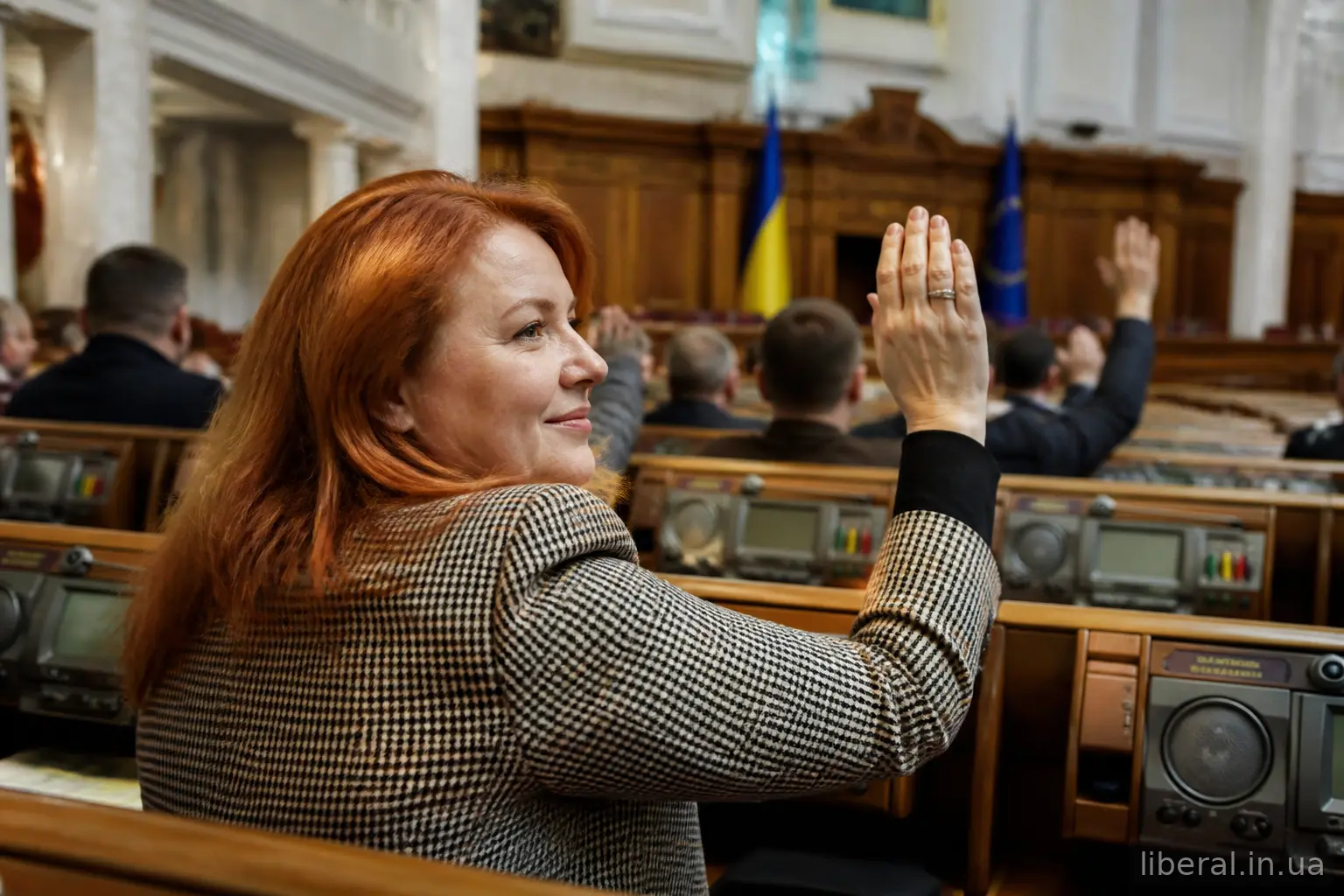 Зал парламенту під час голосування за вотум недовіри